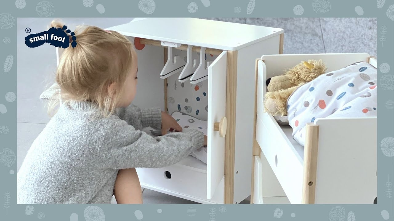 Malý šatník pre bábiky na nohách Little Button