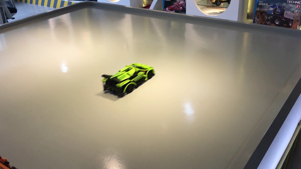 Pretekárske auto – RC stavebnica z kociek