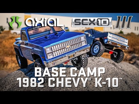 Axial SCX10 III Base Camp 1:10 4WD Chevy K10 1982 RTR modrý