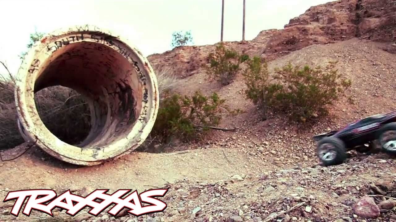 RC auto Traxxas Nitro Revo 1:8 s BlueTooth RTR, modré