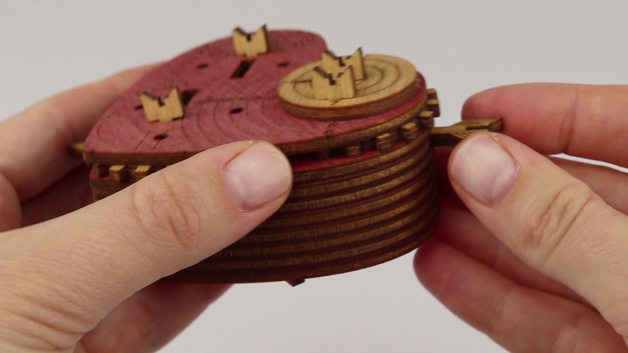 iDventure Drevený srdcový trezor