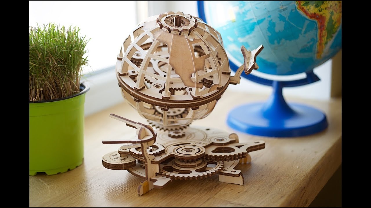Ugears 3D drevené mechanické puzzle glóbus
