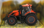 Britský traktor Valtra T254 2018 1:32 oranžový s čiernou