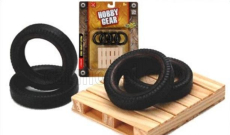 Hobby gear Príslušenstvo Set Bancale In Legno + Pneumatici - Paleta + Náhradné pneumatiky 1:24 Wood Black