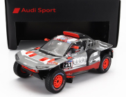 Iskrový model Audi Q E-tron Rs Tím Audi Sport N 221 Rally Dakar 2023 M Ekstrom - E Bergkvist 1:43 Sivá strieborná čierna