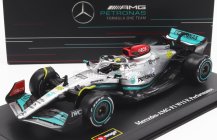 Bburago Mercedes gp F1 W13e Team Mercedes-amg Petronas F1 N 44 Sezóna 2022 Lewis Hamilton - s prilbou a plastovou vitrínou 1:43 Strieborno-zelená