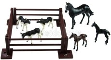Britains Accessories Set Baby Animal With Horse And Hurdle 1:32 Rôzne