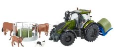 Britains Valtra T254 Traktor s hracou súpravou Fleming Bale Lifter 2019 1:32 Zelený