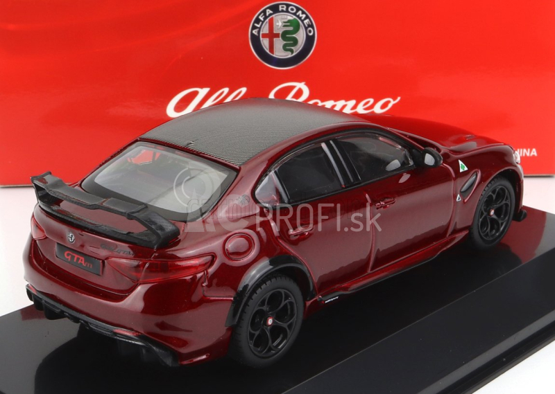 Bburago Alfa romeo Giulia Gtam 2020 - S pevnou vitrínou - Exkluzívny model 1:43 Rosso Gta - Red Met