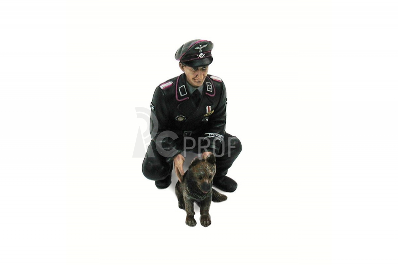 Kľačiaci nemecký plukovník Otto Paetsch so psom z 2. svetovej vojny v mierke 1/16, ručne maľovaný