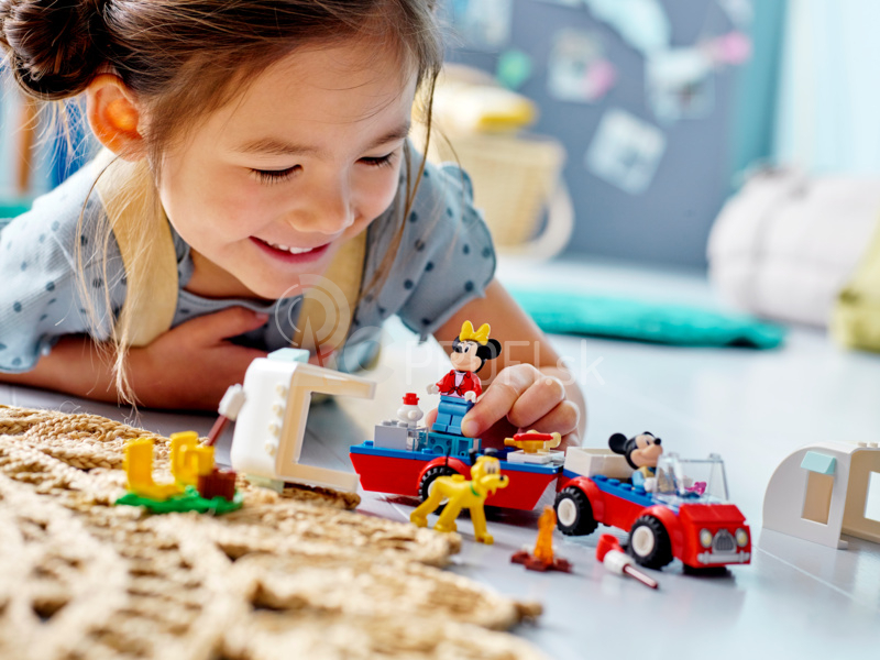 LEGO Disney - Mickey Mouse a Minnie Mouse idú táboriť