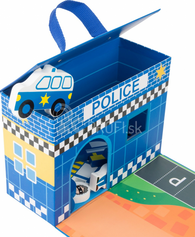 Malá drevená policajná stanica v puzdre