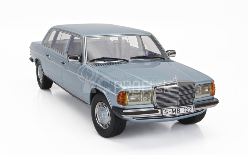 Modely v mierke E Mercedes benz triedy E 250 (w123) 1978 1:18 Modrá