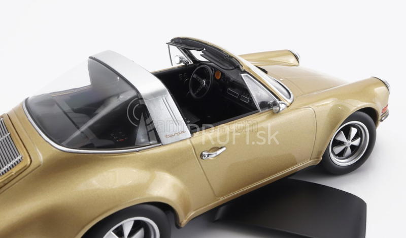 Porsche 911 by Singer Targa 2014 v mierke 1:18 Gold Met
