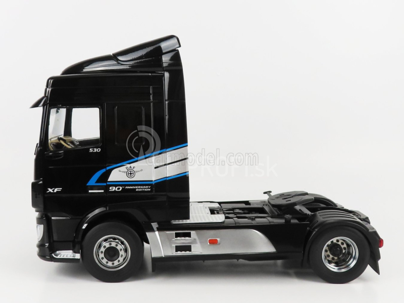 Premium classixxs DAF Xf Space Cab Tractor Truck 2-assi 2018 1:18 Black White