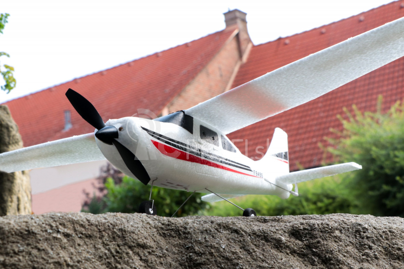 RC Lietadlo Cessna 182 + náhradná batéria