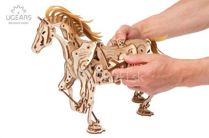 Ugears 3D drevené mechanické puzzle Kôň