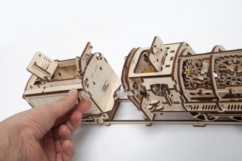 Ugears 3D drevené mechanické puzzle Parná lokomotíva 4-6-0 s tendrom