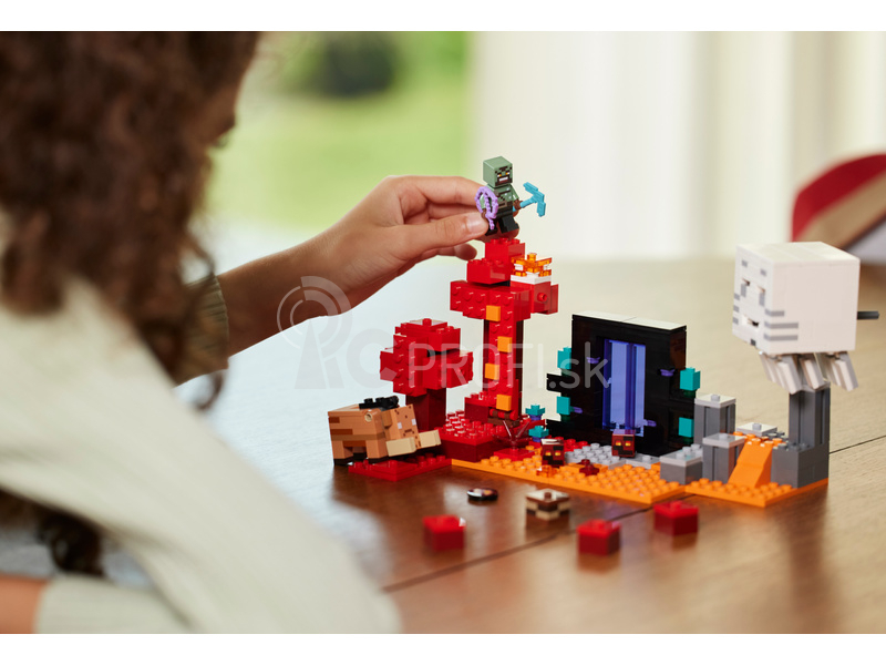 LEGO Minecraft - Prepadnutie v portáli do Netheru