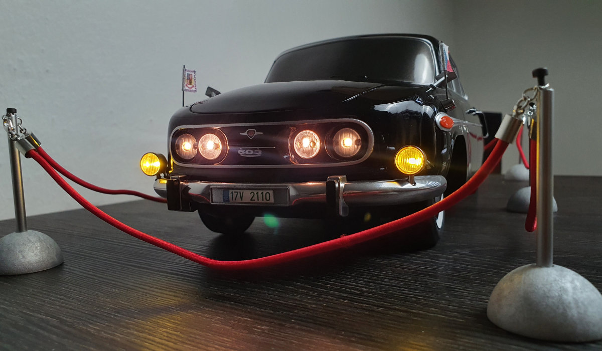Predné svetlá – upravená Tatra 603
